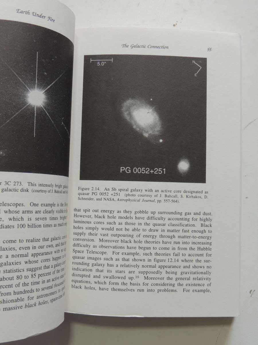 Earth Under Fire - Humanity`s Survival Of The Apocalypse - Paul LaViolette