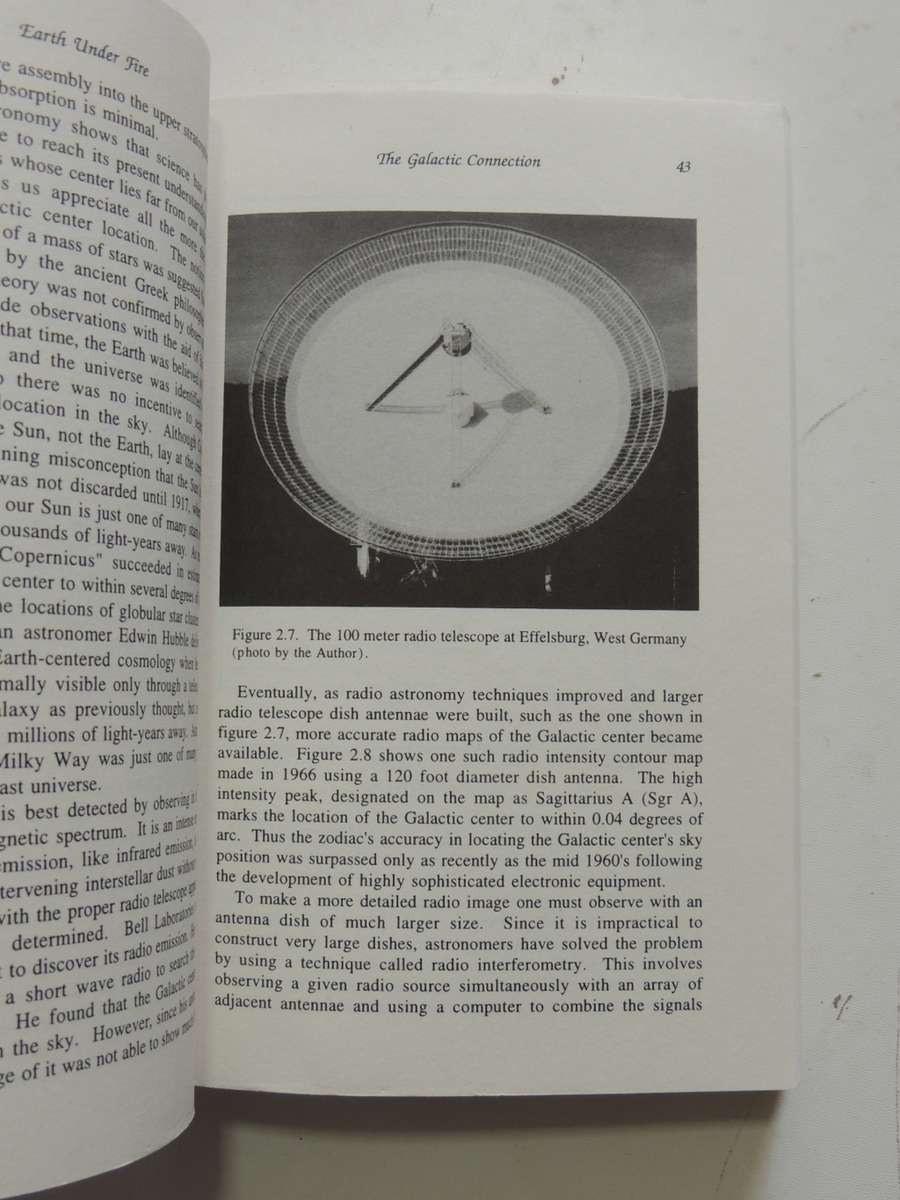 Earth Under Fire - Humanity`s Survival Of The Apocalypse - Paul LaViolette