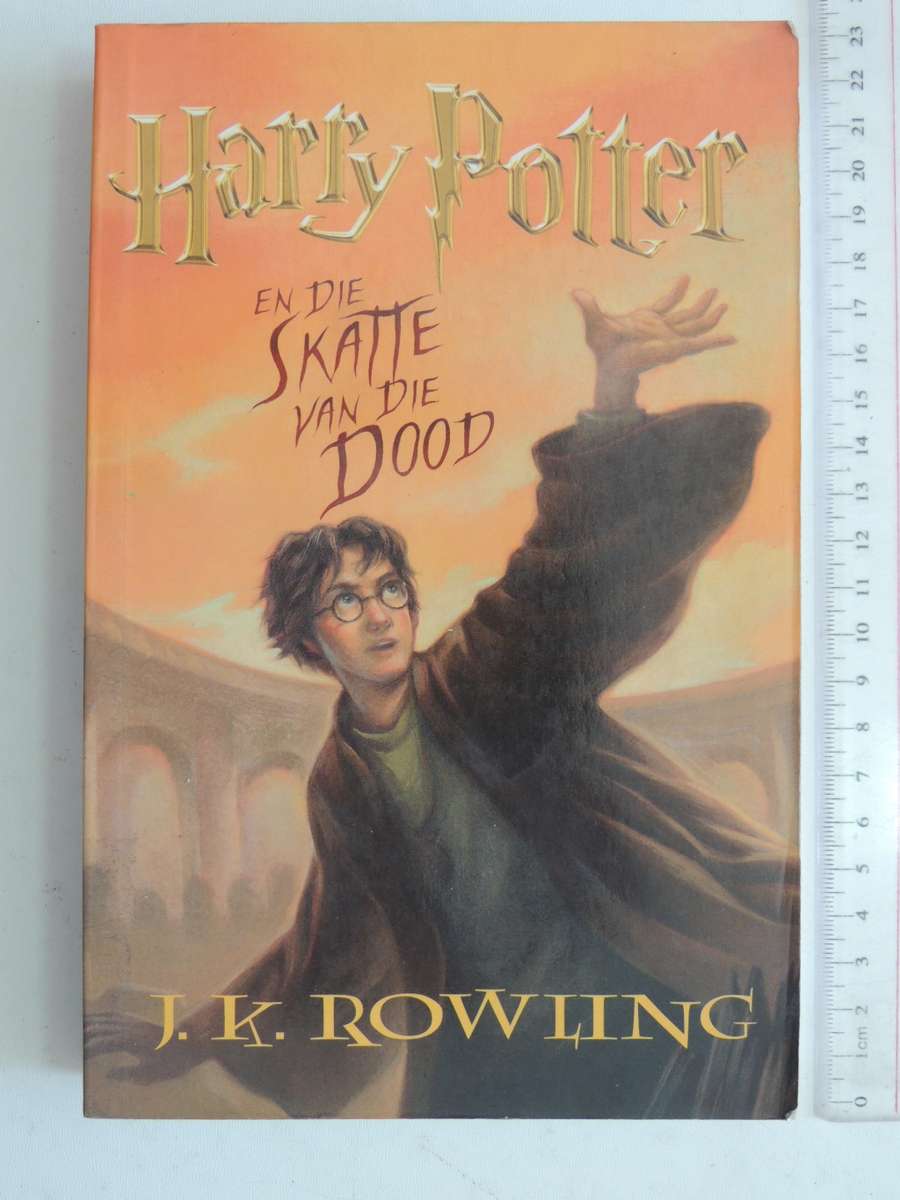 Harry Potter En Die Skatte Van Die Dood - J.K. Rowling      VERY SCARCE  IN AFRIKAANS