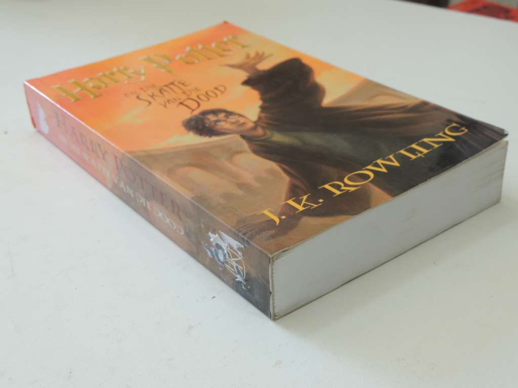 Harry Potter En Die Skatte Van Die Dood - J.K. Rowling      VERY SCARCE  IN AFRIKAANS