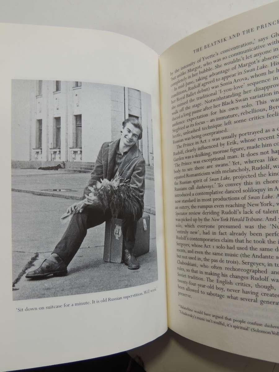 Rudolf Nureyev: The life - Julie KAVANAGH 2007