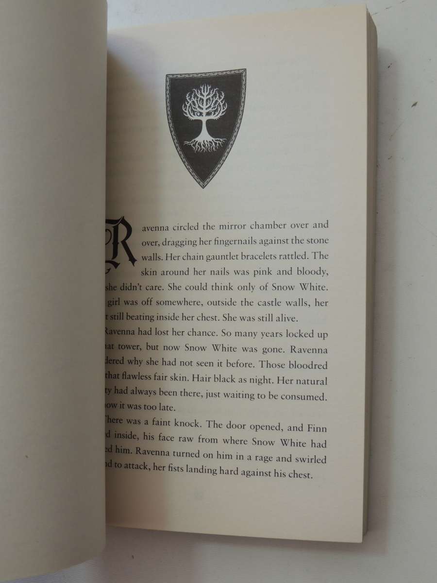 Snow White & The Huntsman - Lily Blake     (Fold Out Poster Included)