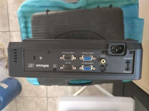 ******* Infocus IN112 Projector in exellent condition *******