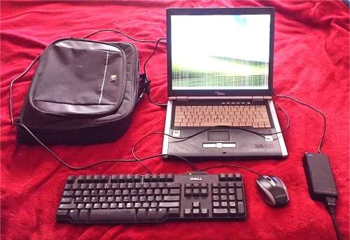 Laptop with Accessories: Lifebook E8020 Fujitsu/Siemens (for use as-is, or spares and repairs)