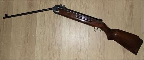 B2 4.5mm (.177) 450fps/550fps Air Rifle with Wood Stock and Rubber Shoulder Rest