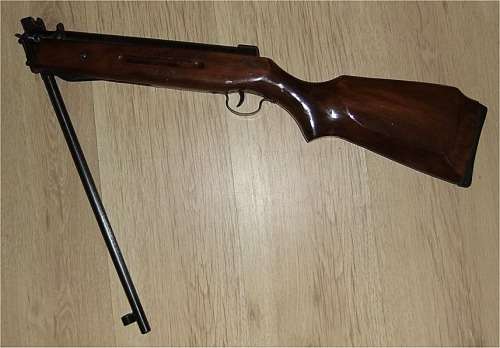 B2 4.5mm (.177) 450fps/550fps Air Rifle with Wood Stock and Rubber Shoulder Rest