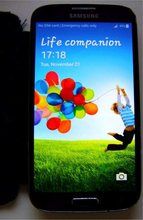 Samsung Galaxy S4 GT-i9500 32GB Smartphone with 2GB MicroSD Card and 2x Free Covers in Original Box