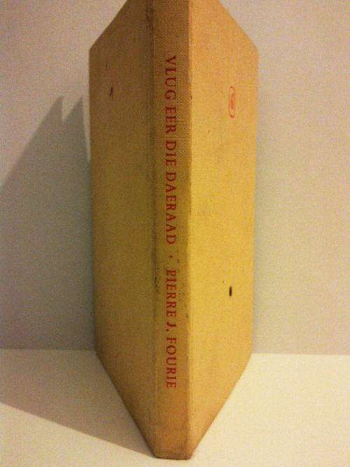 Vlug eer die daeraad - Pierre J Fourie