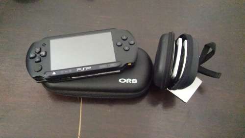 SONY PSP E1000 series FOR SALE (BLACK) (INCLUDES: Mem Card, 5 Games and 2 Orb © pouches incl)