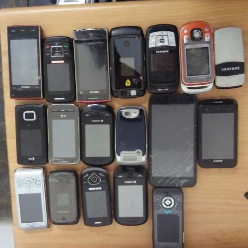 **HANDSOME DEAL** Various Phones for Sale!