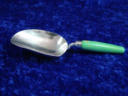 Vintage Measuring Spoon, Skyline made, Level fill 1/4 Cup with wooden hand - Made in Burnley England