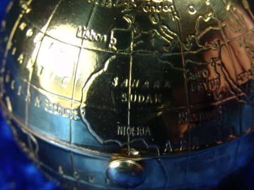 Vintage Pygmalion World map Gilt Globe Powder Compact - 1951