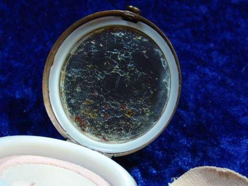Vintage Pygmalion World map Gilt Globe Powder Compact - 1951