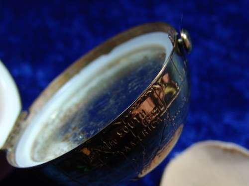 Vintage Pygmalion World map Gilt Globe Powder Compact - 1951