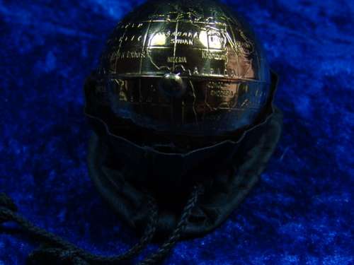 Vintage Pygmalion World map Gilt Globe Powder Compact - 1951