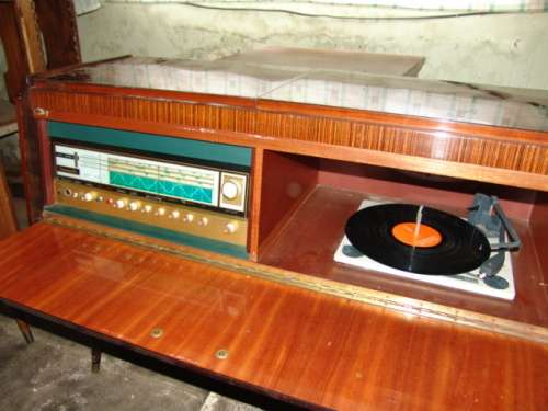 Vintage Radio, Gramophone and Wheel Tape recorder combination in original Cabinet