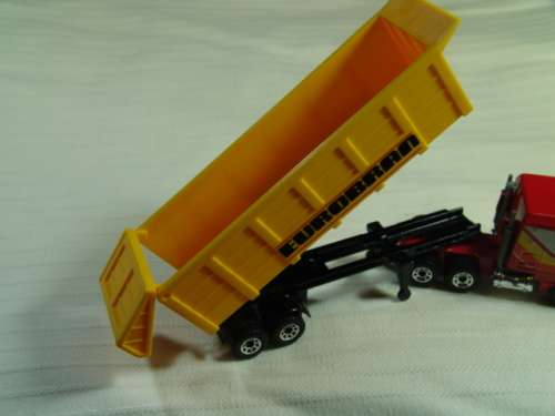 Vintage collectable die cast Matchbox Kenworth Aerodyne Truck with Matchbox Tipper Trailer.