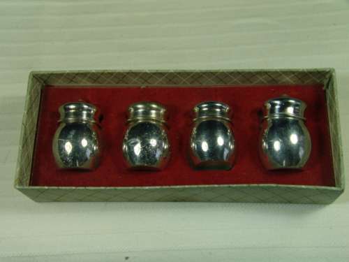 Vintage EPNS mini salt and pepper Shakers x 4 in original Box - Emess