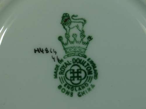 Royal Doulton bone porcelain Trio - Polkadots and leaves - gold trim - H4864