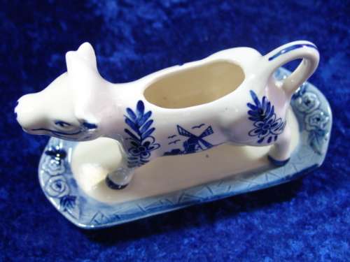 Vintage delft style blue and white, Cow shaped Creamer with tray