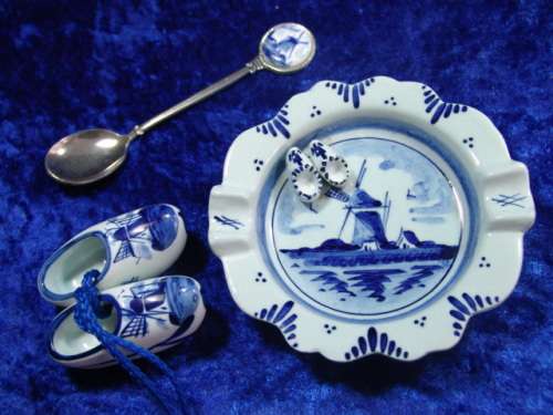 A collection of 3 Vintage Delft ornaments - Ashtray, Clog and Spoon
