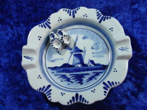 A collection of 3 Vintage Delft ornaments - Ashtray, Clog and Spoon