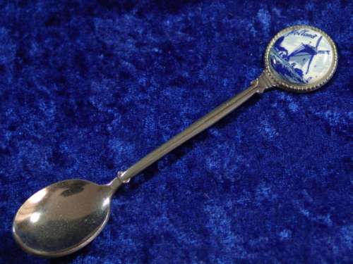 A collection of 3 Vintage Delft ornaments - Ashtray, Clog and Spoon