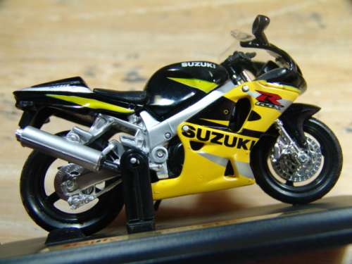 Collectable  Maisto Suzuki GSX R600 - metal die cast model Motorbike, 1:18