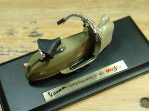 Collectable die cast  Maisto 1945  Vespa MP5 Paperino - metal model Motorbike/Scooter