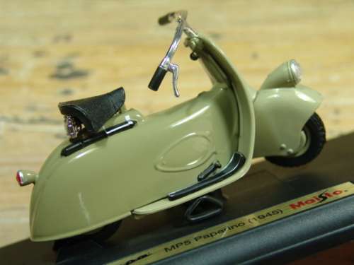 Collectable die cast  Maisto 1945  Vespa MP5 Paperino - metal model Motorbike/Scooter