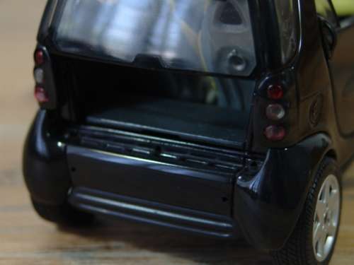 Collectable die cast model Car - Maisto Smart City Coupe - 1:18