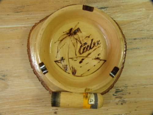 Crazy R5 start - Vintage Cuban Ashtray with Cigar - wood