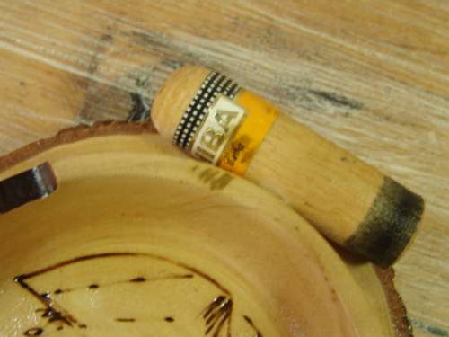 Crazy R5 start - Vintage Cuban Ashtray with Cigar - wood