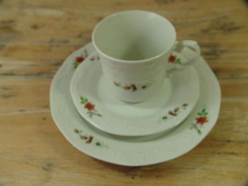 Vintage Huguenot Royale porcelain Tea Set -, 21 Piece, serves 6