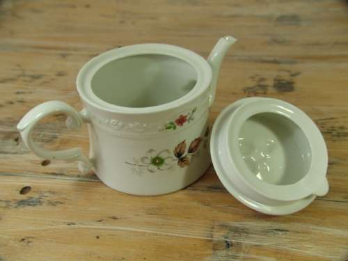 Vintage Huguenot Royale porcelain Tea Set -, 21 Piece, serves 6