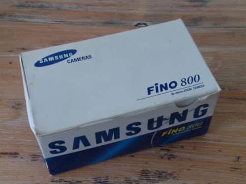 Vintage Samsung Fino 800. 38-80mm zoom Camera with pouch and original Box, working