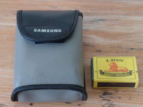 Vintage Samsung Fino 800. 38-80mm zoom Camera with pouch and original Box, working