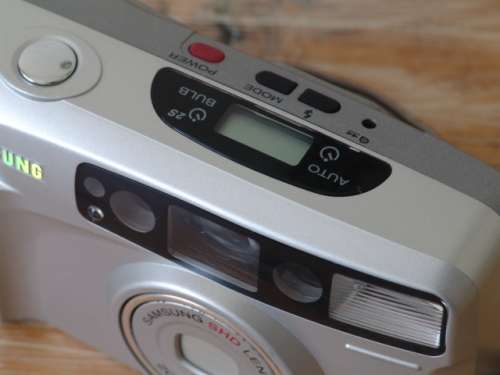 Vintage Samsung Fino 800. 38-80mm zoom Camera with pouch and original Box, working