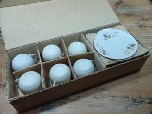 Set of six cups and saucers - mint in box