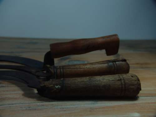 Lot of 3 old Sickles with a lot of character, perfect for decoration or wall piece - well used