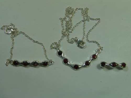 Vintage silver tone Necklace with Pendant, Bracelet and Brooch Set.  - red polished stones