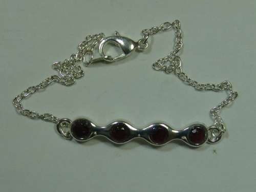 Vintage silver tone Necklace with Pendant, Bracelet and Brooch Set.  - red polished stones