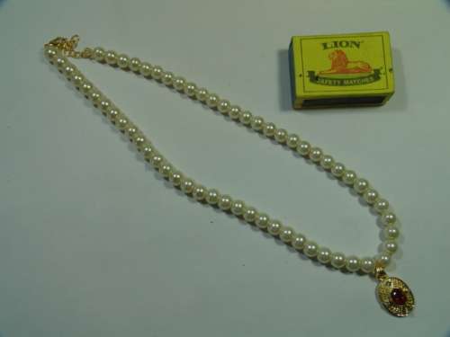 Vintage pearl bead Necklace with gold tone Pendant and red stone