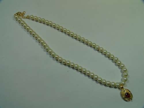 Vintage pearl bead Necklace with gold tone Pendant and red stone