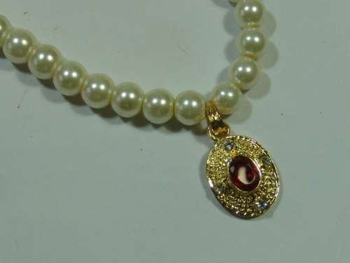 Vintage pearl bead Necklace with gold tone Pendant and red stone