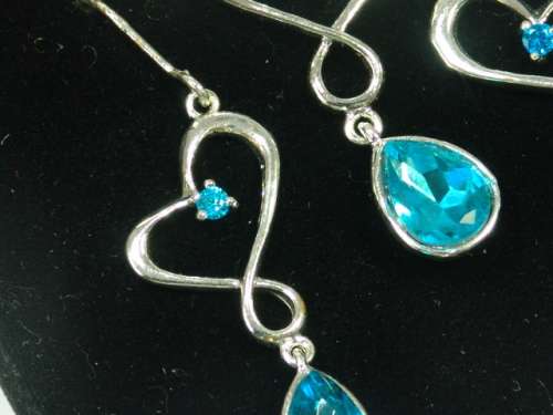 Vintage silver tone Necklace and matching Earring set with light blue stones - original display case