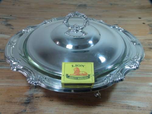 Large silverplated footed Serving Dish with glass bowl inner and silverplated lid, EPNS, 26cm diam