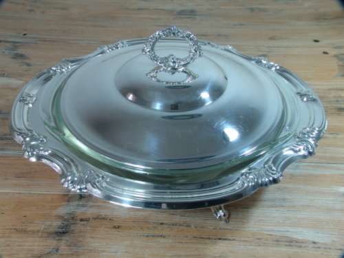 Large silverplated footed Serving Dish with glass bowl inner and silverplated lid, EPNS, 26cm diam