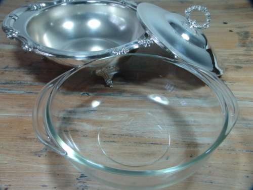 Large silverplated footed Serving Dish with glass bowl inner and silverplated lid, EPNS, 26cm diam