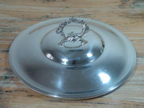Large silverplated footed Serving Dish with glass bowl inner and silverplated lid, EPNS, 26cm diam